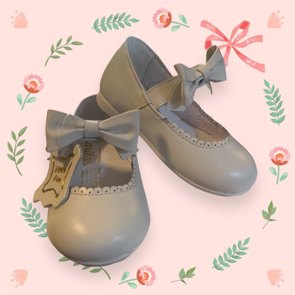 Caritas Infant Girls White Leather Shoes 7 Caritas Infant Girls White Leather Shoes 7